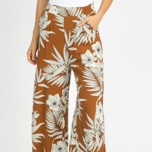 NWT Wide-leg Tropical Print Pant